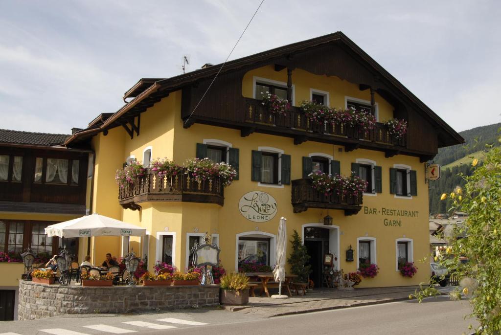 Hotel Loewenwirt Sexten Exterior photo